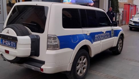 OSUMNJIČENI U PRITVORU: Saopštenje PU Kraljevo povodom hapšenja maskiranog, naoružanog Novosađanina OSUMNJIČENI U PRITVORU: Saopštenje PU Kraljevo povodom hapšenja maskiranog, naoružanog Novosađanina