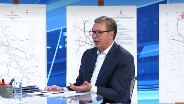 ВУЧИЋ НАЈАВИО УЏБЕНИК О ОБОЈЕНОЈ РЕВОЛУЦИЈИ: Радим напорно на томе, не идем ни на одмор