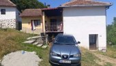 У АНУ ПУЦАО ТРИ ПУТА, У СИНА ВЛАДИМИРА (7) ЈЕДНОМ, ПА ПРЕСУДИО СЕБИ: Прве слике са места језивог злочина код Бајине Баште (ФОТО)