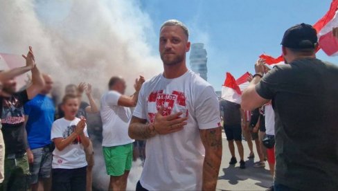 СВАКИ ПУТ МИ КРЕНУ СУЗЕ, МИХА МИ ЈЕ КАО БРАТ! Марко Арнаутовић открио како је дошао у Звезду (ВИДЕО)