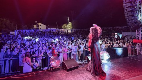 EMOCIJE PREPLAVILE STADION: Dragana Mirković zablistala u Mostaru, a sve je bilo danima unapred rasprodato (FOTO)