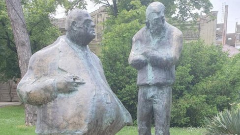 СПОМЕНИК МРШАВОМ И ДЕБЕЛОМ: Вечно сећање на песника и сликара краси парк у центру Кањиже ( Фото) СПОМЕНИК МРШАВОМ И ДЕБЕЛОМ: Вечно сећање на песника и сликара краси парк у центру Кањиже ( Фото)