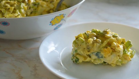 ŽELITE NEŠTO SVEŽE I UKUSNO: Brzinska salata sa kukuruzom, krastavcem i kuvanim jajima ŽELITE NEŠTO SVEŽE I UKUSNO: Brzinska salata sa kukuruzom, krastavcem i kuvanim jajima