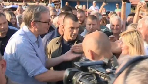 ВУЧИЋ СТИГАО У ПОЖЕГУ: Председника дочекали грађани на великом народном весељу ВУЧИЋ СТИГАО У ПОЖЕГУ: Председника дочекали грађани на великом народном весељу