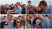БИЋЕ ЈОШ МНОГО ПУТЕВА, СРБИЈА ЈЕ ВЕЧНА! Вучић са народом код Пожеге, моћна порука председника Србије (ФОТО)