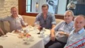 DRAGAN STOKIĆ: Jedan sto, mnogo njih - jedno pitanje ih spaja (VIDEO) DRAGAN STOKIĆ: Jedan sto, mnogo njih - jedno pitanje ih spaja (VIDEO)