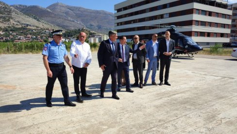 MINISTAR MUP I DIREKTOR POLICIJE SRPSKE POSETILI TREBINJE: Zahvalnost svima koji su gasili požare MINISTAR MUP I DIREKTOR POLICIJE SRPSKE POSETILI TREBINJE: Zahvalnost svima koji su gasili požare