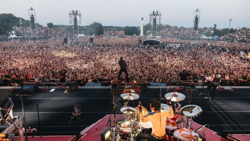 Више од ТРИ САТА рок спектакла на Ушћу! Guns n’ Roses одржали концерт пред 50.000 који ће ући  У ЛЕГЕНДУ