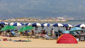 ДЕТАЉИ ТРАГЕДИЈЕ НА ХРВАТСКОМ ПРИМОРУЈУ: Девојчица (3) испала оцу из наручја и пала на бетон