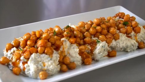 PO TURSKOM RECEPTU: Salata sa plavim patlidžanom i leblebijama (VIDEO) PO TURSKOM RECEPTU: Salata sa plavim patlidžanom i leblebijama (VIDEO)