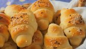 И ДУПЛА МЕРА ЋЕ БИТИ МАЛО: Рецепт за домаће кифлице