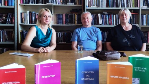 DUŠAN STAMENKOVIĆ U JEDNOM DANU PROMOVISAO NESVAKIDAŠNJI SERIJAL OD ČAK PET KNJIGA   Hroničar trograđa