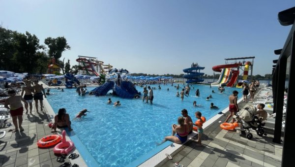 СПАС ОД ВРУЋИНЕ НОЋНО КУПАЊЕ: Базени у Смедереву и Смедеревској Паланци раде и до поноћи СПАС ОД ВРУЋИНЕ НОЋНО КУПАЊЕ: Базени у Смедереву и Смедеревској Паланци раде и до поноћи