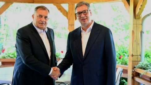 СРБИЈА И СРПСКА ЋЕ ЗАЈЕДНО ОБЕЛЕЖИТИ 30 ГОДИНА ОД ЗЛОЧИНАЧКЕ ОПЕРАЦИЈЕ ОЛУЈА: Вучић и Додик се састали у Београду (ФОТО)