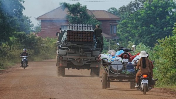 КО ЈЕ ЗА ПРИМИРЈЕ ДОК РАТ БЕСНИ: Тешка артиљерија утишала гласове о прекиду сукоба? КО ЈЕ ЗА ПРИМИРЈЕ ДОК РАТ БЕСНИ: Тешка артиљерија утишала гласове о прекиду сукоба?