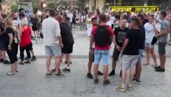 СРБИЈА НЕЋЕ ОСТАТИ БЕЗ СТРУЈЕ: Свега 60 згубидана се окупило у Лазаревцу (ВИДЕО) СРБИЈА НЕЋЕ ОСТАТИ БЕЗ СТРУЈЕ: Свега 60 згубидана се окупило у Лазаревцу (ВИДЕО)