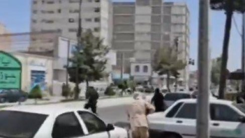(UZNEMIRUJUĆ VIDEO) DEVETORO MRTVIH U TERORISTIČKOM NAPADU: Izvršen udar na zgradu suda u Iranu, bezbednjaci na terenu (VIDEO)