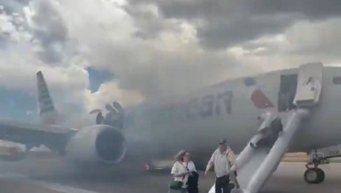 АВИОН ГОРИ, ПУТНИЦИ БЕЖЕ ПО ПИСТИ: Њих 150 хитно евакуисано - има повређених (ВИДЕО)