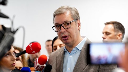 PA JESTE LI VI LJUDI NORMALNI, DAJTE DA VAS SMESTIMO U NEKU USTANOVU Vučić o sve sumanutijim potezima blokadera