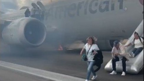 AVION JE U PLAMENU Dim kulja na sve strane, putnici padali po pisti dok su bežali (VIDEO) AVION JE U PLAMENU Dim kulja na sve strane, putnici padali po pisti dok su bežali (VIDEO)