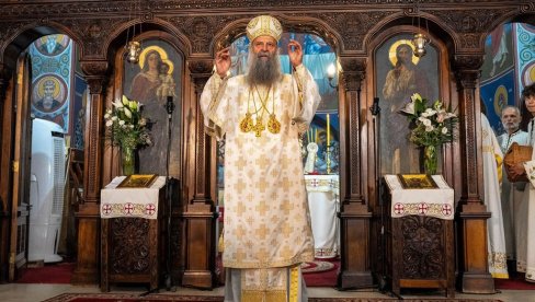 VERA JE POVERENJE I PODRAZUMEVA ZAJEDNICU Patrijarh Porfirije načalstvovao je svetom Liturgijom u crkvi Svetog arhangela Gavrila u Beogradu VERA JE POVERENJE I PODRAZUMEVA ZAJEDNICU Patrijarh Porfirije načalstvovao je svetom Liturgijom u crkvi Svetog arhangela Gavrila u Beogradu
