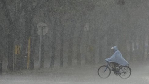 OVA EVROPSKA ZEMLJA JE NA UDARU JAKOG CIKLONA: Olujni vetrovi i obilne padavine – upaljen meteo-alarm (FOTO)