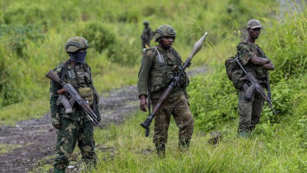 УПАЛИ У ЦРКВУ, ПА МАЧЕТАМА УБИЛИ ВИШЕ ОД 40 ЉУДИ ТОКОМ МОЛИТВЕ: Масакр у Конгу, међу жртвама и деветоро деце УПАЛИ У ЦРКВУ, ПА МАЧЕТАМА УБИЛИ ВИШЕ ОД 40 ЉУДИ ТОКОМ МОЛИТВЕ: Масакр у Конгу, међу жртвама и деветоро деце