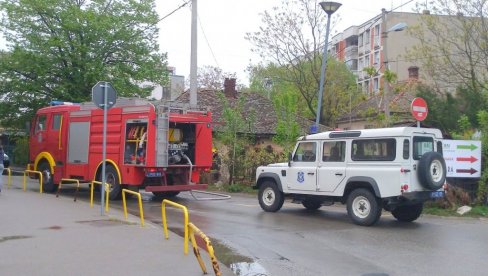 ОПЕРСКА ПЕВАЧИЦА СТРАДАЛА У ПОЖАРУ НА ВОЖДОВЦУ! Ватра букнула у кући пуној смећа