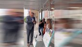 МАЛА ВАЊА СВИРАЊЕМ ВИОЛИНЕ САКУПЉА НОВАЦ ЗА НОВОГ ТЕРАПЕУТСКОГ КОЊА: Додик помогао девојчици која је освојила срца свих у Српској