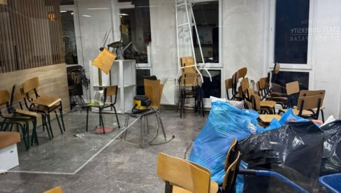 ЗГРАДА УНИВЕРЗИТЕТА У НОВОМ ПАЗАРУ БИЛА ИЗЛОЖЕНА ХЕМИЈСКОМ ИНЦИДЕНТУ Огласио се ректорски колегијум: Унутра су биле особе које нису студенти ЗГРАДА УНИВЕРЗИТЕТА У НОВОМ ПАЗАРУ БИЛА ИЗЛОЖЕНА ХЕМИЈСКОМ ИНЦИДЕНТУ Огласио се ректорски колегијум: Унутра су биле особе које нису студенти