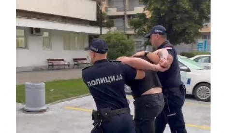 ПОЛИЦИЈА УЗВРАЋА УДАРАЦ: Овако су ухапшене муџахединско-блокадерске силеџије (ВИДЕО) ПОЛИЦИЈА УЗВРАЋА УДАРАЦ: Овако су ухапшене муџахединско-блокадерске силеџије (ВИДЕО)