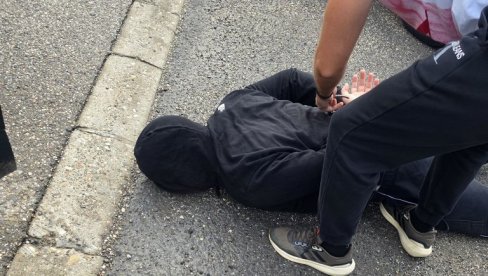 HAPŠENJE U BEOGRADU I KRALJEVU: Dve osobe lišene slobode - zaplenjeno 12 kilograma kokaina (FOTO) HAPŠENJE U BEOGRADU I KRALJEVU: Dve osobe lišene slobode - zaplenjeno 12 kilograma kokaina (FOTO)