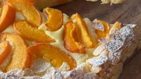 MIRIŠE NA LETO: Pita od kajsija i sira