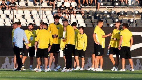 TRENER OLEKSANDRIJE LJUT POSLE DEBAKLA OD PARTIZANA: Apsolutni debakl sudijskog tima, njihove odluke su promenile tok meča TRENER OLEKSANDRIJE LJUT POSLE DEBAKLA OD PARTIZANA: Apsolutni debakl sudijskog tima, njihove odluke su promenile tok meča