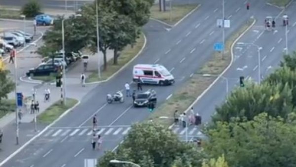 ЗГУБИДАНИ БЛОКИРАЛИ КОЛА ХИТНЕ ПОМОЋИ НА НОВОМ БЕОГРАДУ: Шачица блокадера терорише тешко болесне људе (ВИДЕО) ЗГУБИДАНИ БЛОКИРАЛИ КОЛА ХИТНЕ ПОМОЋИ НА НОВОМ БЕОГРАДУ: Шачица блокадера терорише тешко болесне људе (ВИДЕО)