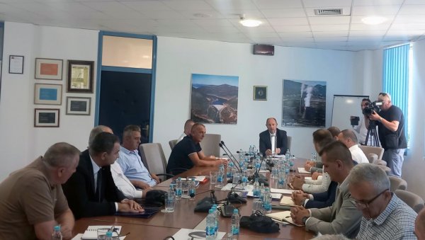 БЕРКОВИЋИ БЕЗ ПИТКЕ ВОДЕ СКОРО 20 ДАНА: Привремено решење до недеље, трајно тек наредне године БЕРКОВИЋИ БЕЗ ПИТКЕ ВОДЕ СКОРО 20 ДАНА: Привремено решење до недеље, трајно тек наредне године