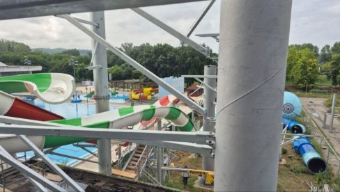 POČELA MONTAŽA TOBOGANA: Obrenovac dobija moderan akva park na gradskim bazenima POČELA MONTAŽA TOBOGANA: Obrenovac dobija moderan akva park na gradskim bazenima