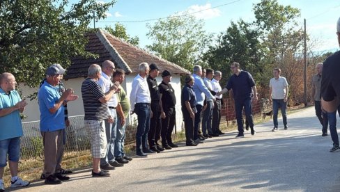 VUČIĆ U POSETI OPŠTINI ŽITORAĐA: Predsenik obilazi radove i na obnovi kuća izgorelih u požaru (VIDEO) VUČIĆ U POSETI OPŠTINI ŽITORAĐA: Predsenik obilazi radove i na obnovi kuća izgorelih u požaru (VIDEO)