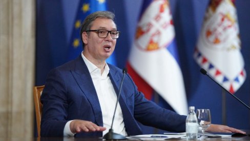 VUČIĆ O SKANDALOZNIM HAPŠENJIMA Kako sa jednog papira uhapsite troje potpisnika, a četvrtog koji je glavni ne?! VUČIĆ O SKANDALOZNIM HAPŠENJIMA Kako sa jednog papira uhapsite troje potpisnika, a četvrtog koji je glavni ne?!