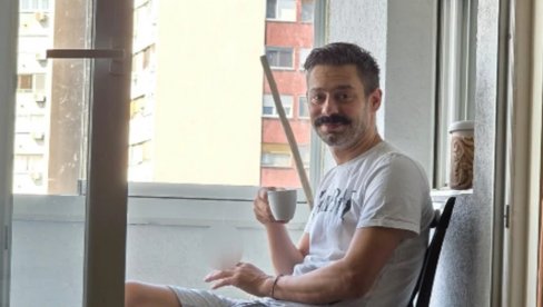 Milan Vasić juče izveo ženu i sina iz porodilišta, danas ga IZBACILI NA TERASU (FOTO) Milan Vasić juče izveo ženu i sina iz porodilišta, danas ga IZBACILI NA TERASU (FOTO)