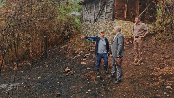 ПОЖАР У ЧИТЛУКУ КОД МАЛОГ ЗВОРНИКА: Ватрогасци сачували 15 кућа
