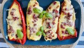 ZAPEČENE PAPRIKE SA SIROM, PRŠUTOM I KAČKAVALJEM:  jednostavan i proveren recept