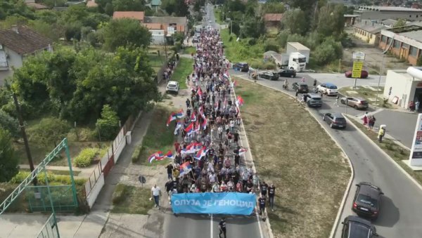 ВИЈОРЕ СЕ ЗАСТАВЕ: Српски родољуби иду ка Сремским Карловцима (ВИДЕО) ВИЈОРЕ СЕ ЗАСТАВЕ: Српски родољуби иду ка Сремским Карловцима (ВИДЕО)