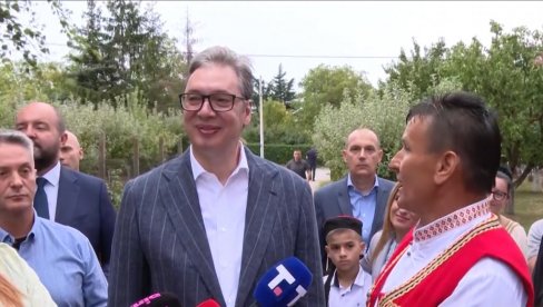 КРАЈИШКА ТРАГЕДИЈА ЈА ОГРОМНА Вучић у Банстолу обилази породицу Радан која је у Олуји протерана из села код Книна
