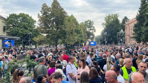 SRBIJA PAMTI: Vučić u Sremskim Karlovcima na obeležavanju 30 godina od progona i ubistva Srba u zločinačkoj akciji Oluja
