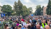 СРБИЈА ПАМТИ: Вучић у Сремским Карловцима на обележавању 30 година од прогона и убиства Срба у злочиначкој акцији Олуја