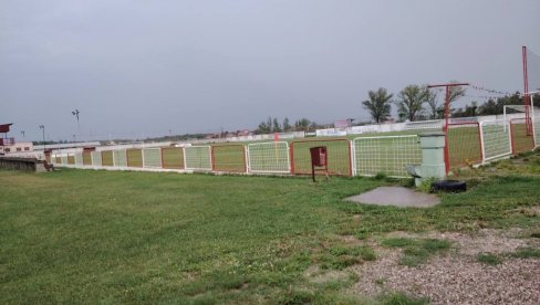 NOVE INFORMACIJE NAKON UDARA GROMA U KLUPCIMA: Jedan igrač u teškom stanju, drugi je lakše povređen NOVE INFORMACIJE NAKON UDARA GROMA U KLUPCIMA: Jedan igrač u teškom stanju, drugi je lakše povređen