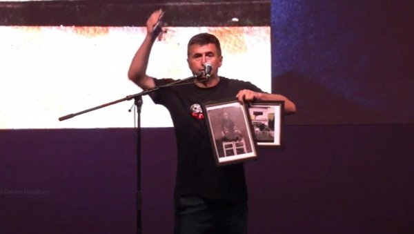 ОВО СУ СЛИКЕ ИЗ МОГ СРЕЋНОГ ДЕТИЊСТВА И КУЋА КОЈУ СМО НАПУСТИЛИ, ОД ЊЕ ЈЕ ОСТАО САМО КЉУЧ: Ратни ветеран Ненад је један из колоне