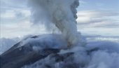 PROBUĐEN NAKON POLA MILENIJUMA: Vulkan izbacuje pepeo čak 6,7 kilometra u visinu (FOTO/VIDEO)