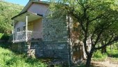 ДРАГОСЛАВ ПРОДАЈЕ ЗА 42.000 ЕВРА: Некретнине смештене у срцу Националног парка Ђердап ДРАГОСЛАВ ПРОДАЈЕ ЗА 42.000 ЕВРА: Некретнине смештене у срцу Националног парка Ђердап